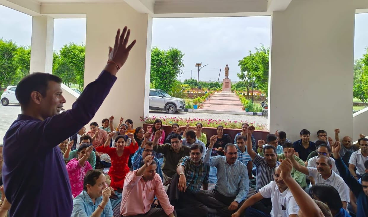 Teachers went on indefinite strike without salary increase