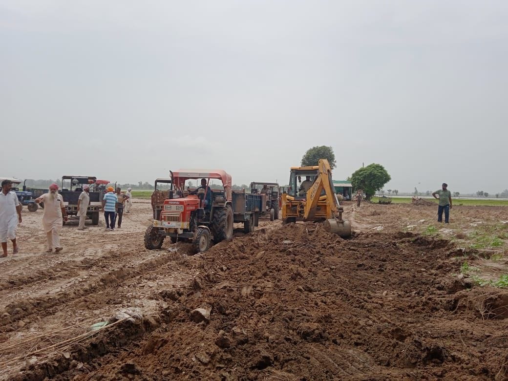 Farmers themselves engaged in repairing 10 km long embankment of Ghaggar river