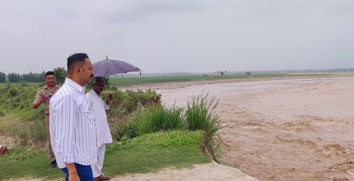Mountain rains flooded rivers in the district, many roads flooded, traffic disrupted