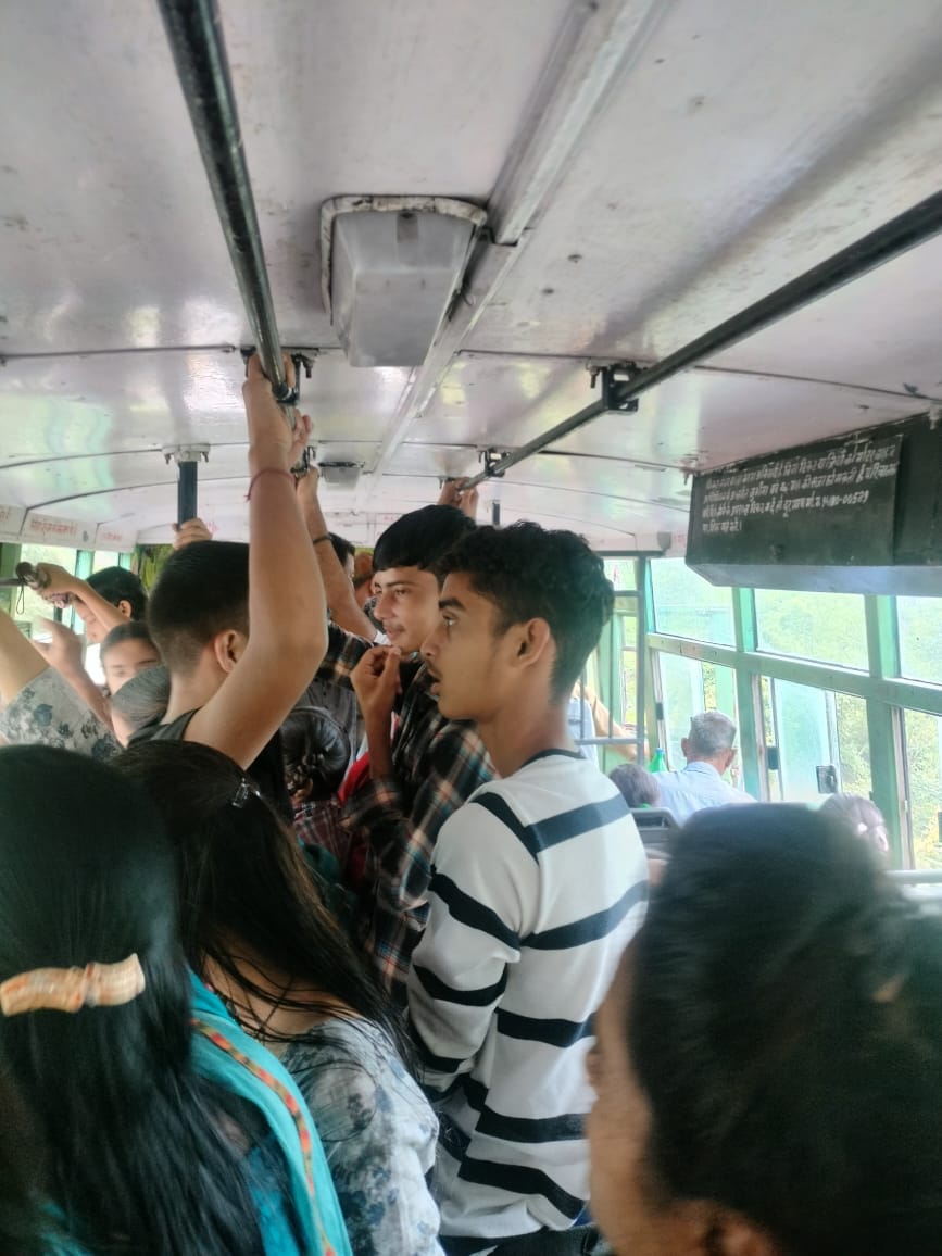 overcrowd in hrtc bus