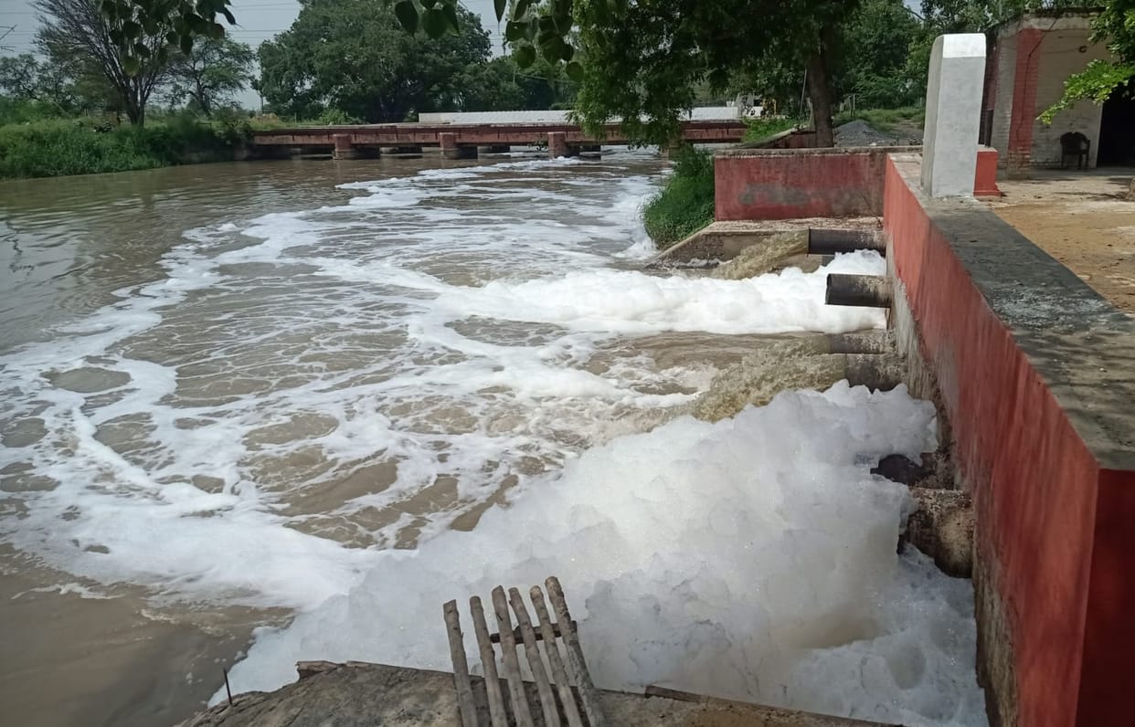Playing with health... Sewer water being poured into Sundar branch canal