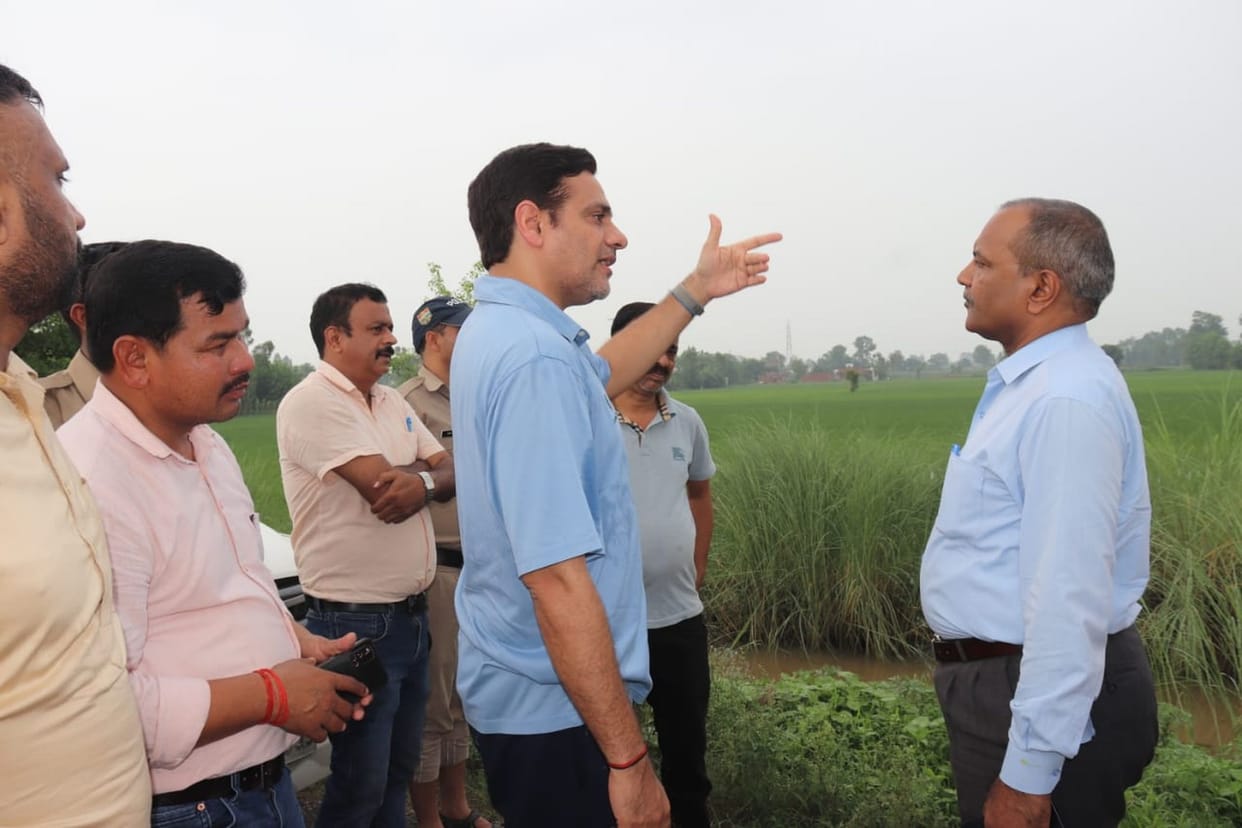Cabinet minister Saurabh and DM took stock of the flood
