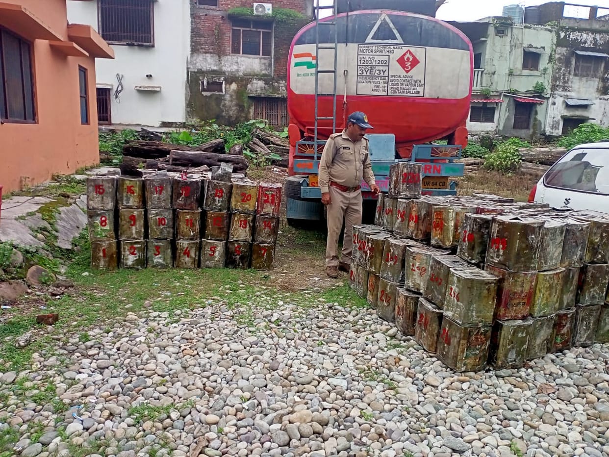 2500 liters of turpentine and 220 tins of birch were found in the tanker