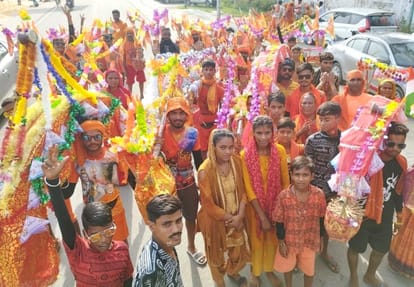 Kanwariyas gathered on the highway, chanted Bhole