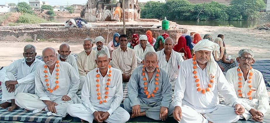 In 1857, the residents of Baridani village Rohnat are still fighting for their land.