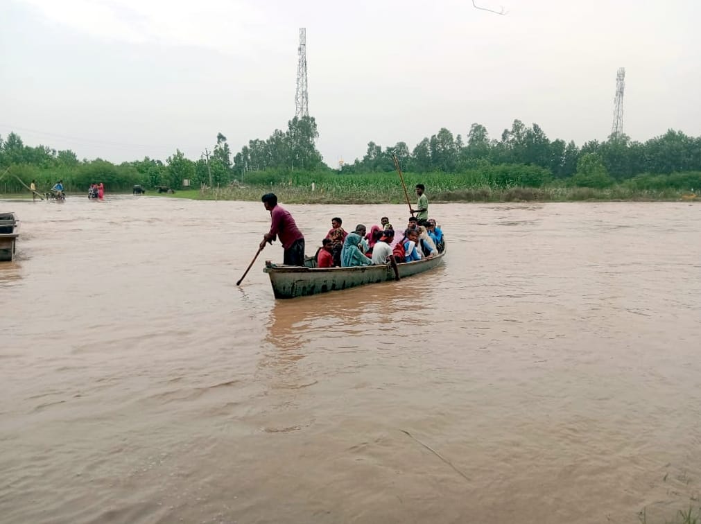 Ganga touching danger mark in Bijnor, water level of tributaries also increased