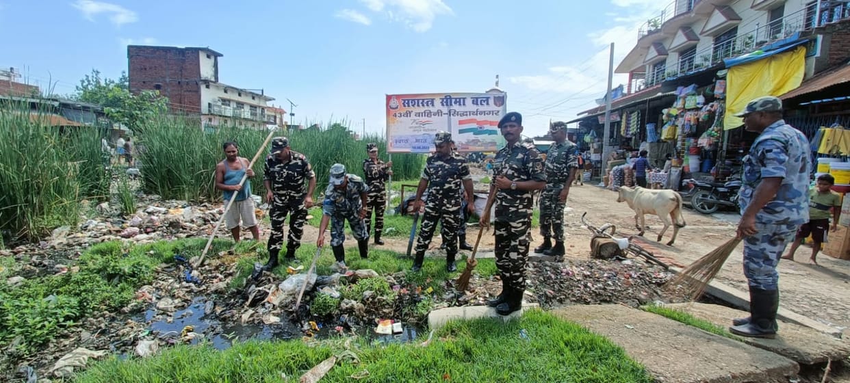 SSB and Nepal APF started cleanliness campaign on the border