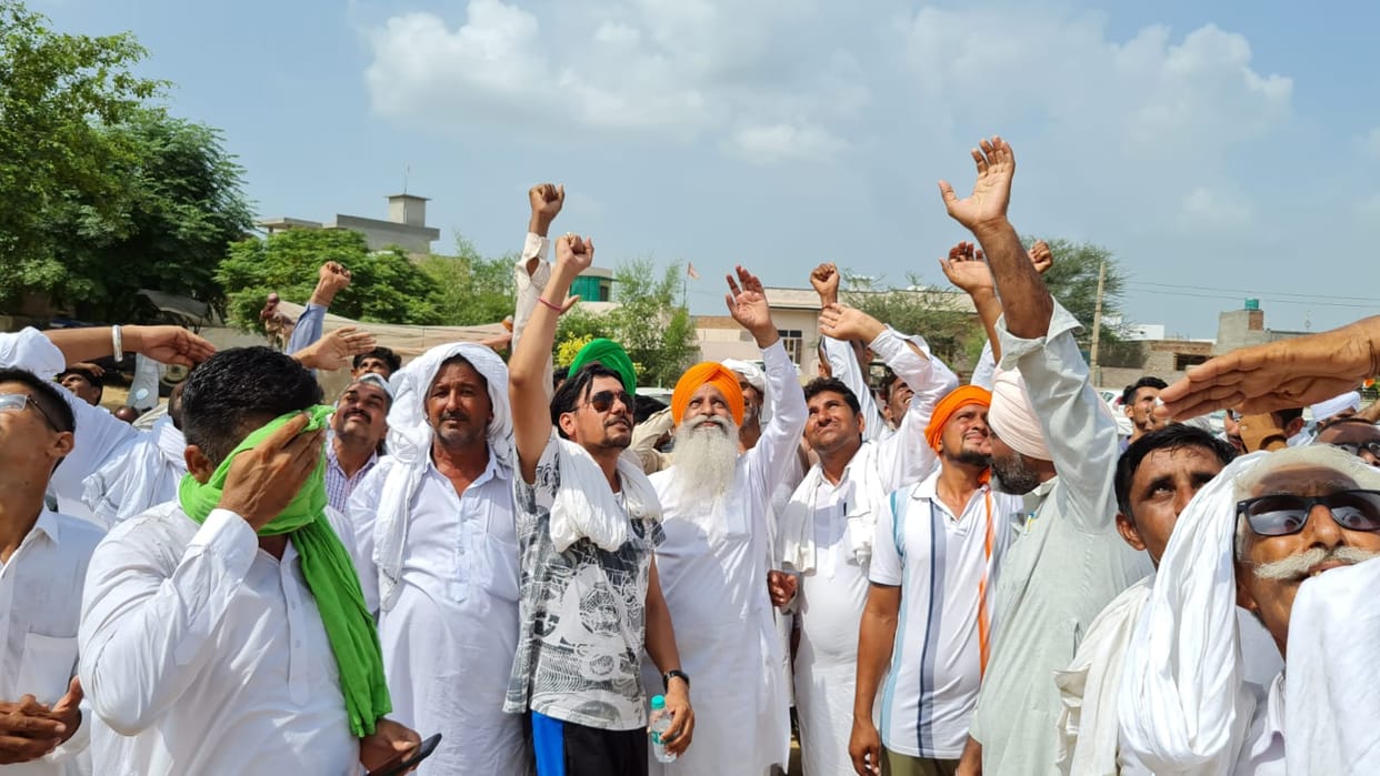 Farmers have been standing on the tank for 10 days, health of three farmers sitting on hunger strike for nine days got them recruited