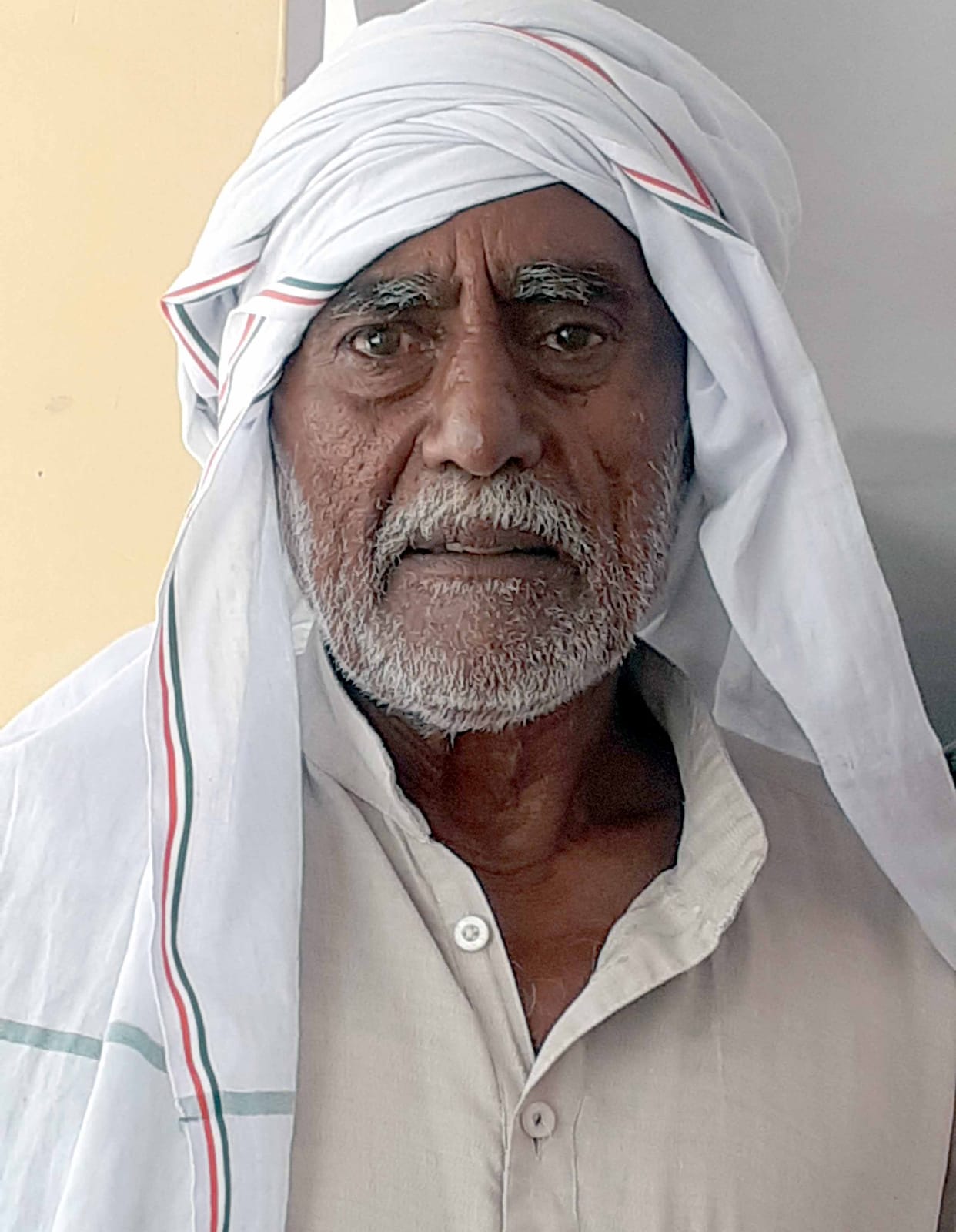 96 thousand rupees looted from a farmer by giving intoxicants