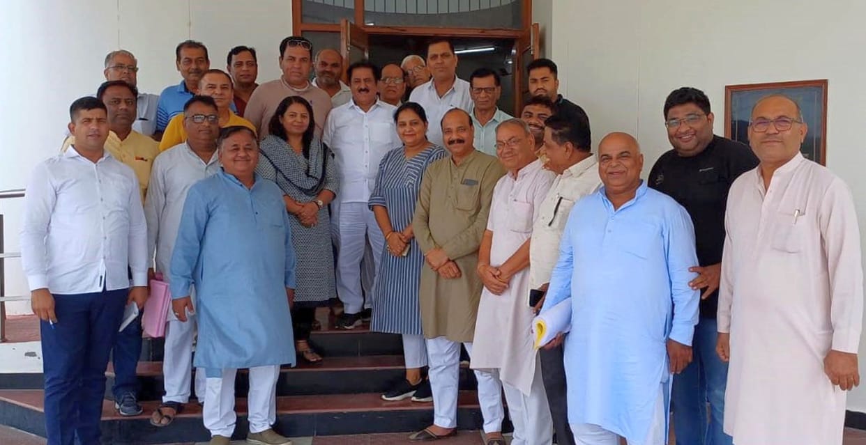 Farmers will protest if they do not meet the Chief Minister
