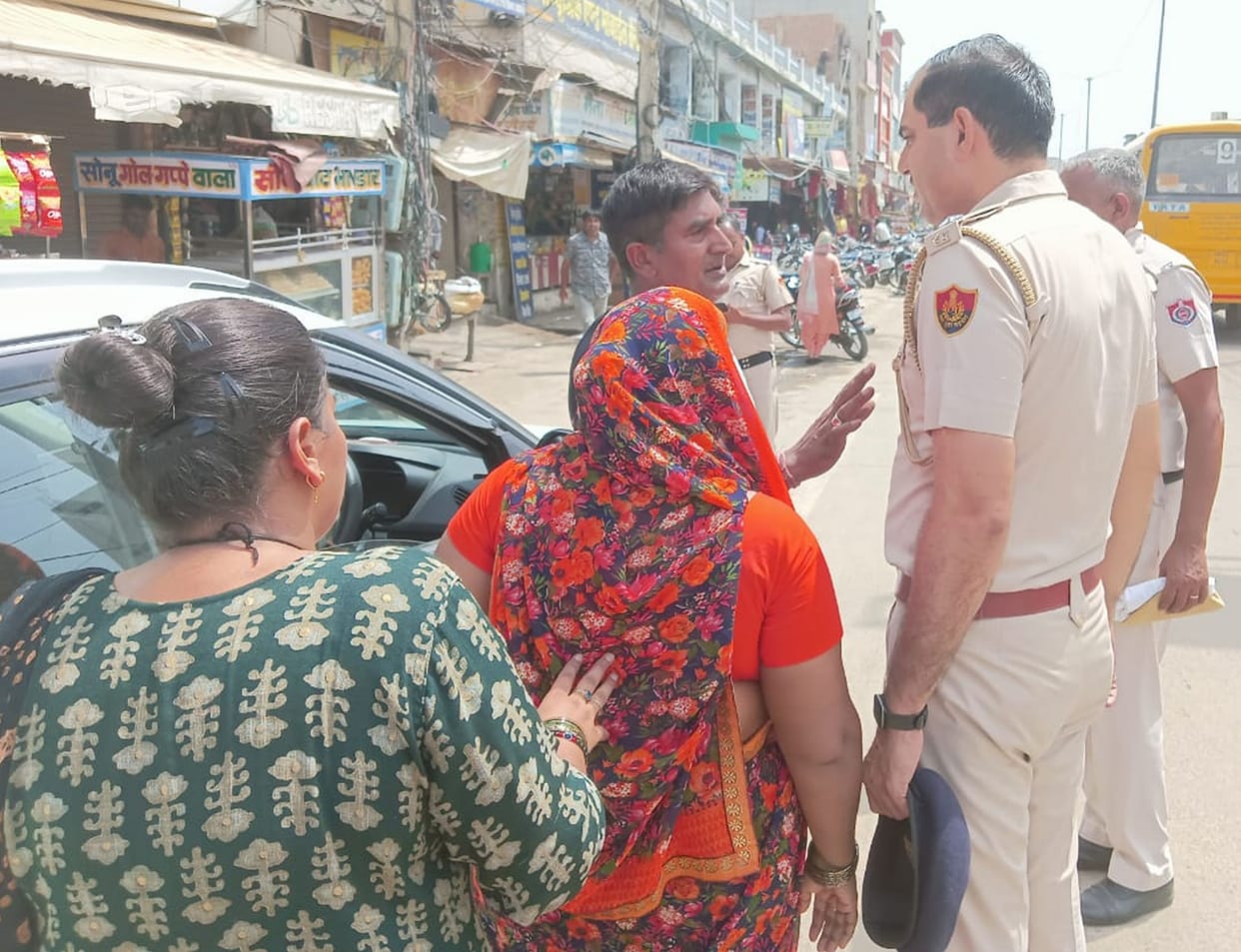 Car rider couple got entangled with policeman, sent postal challan to home