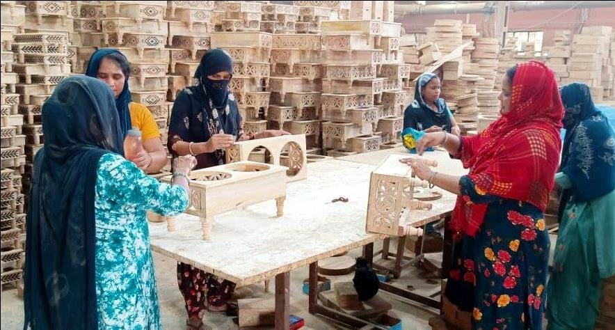 40 percent decline in exports of wood carving products