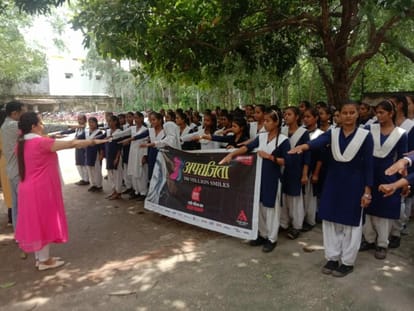 The daughters of the country also played an important role in the freedom movement.