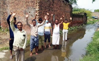 Distressed by waterlogging, the villagers of Ramangala demonstrated