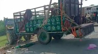 Tractor-trolley full of kanwariyas overturned, 14 injured