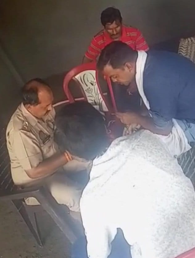 Video made of uniformed constable getting intoxicated with drug addicts, complaint to SP