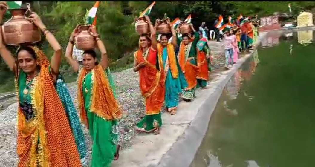 Meri Mati-Mera Desh: Prabhat Pheri took place on the banks of the lake, the families of the martyrs were honored