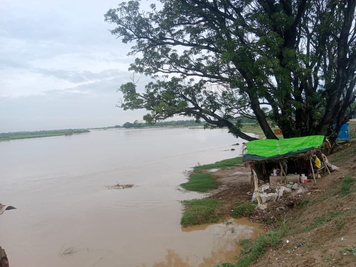 Rapti reached close to red mark, 400 villages in danger