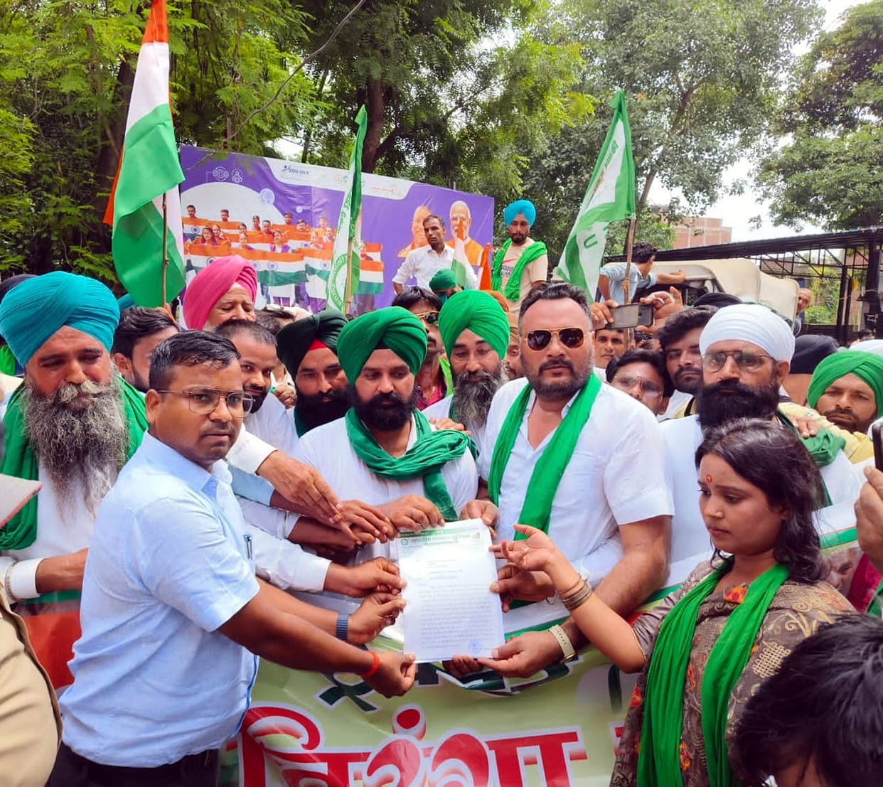 Bhartiya Kisan Union took out Tiranga Yatra with 500 tractors