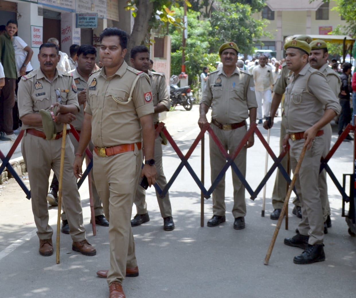 Bhakiyu took out a tractor rally, shouting slogans, farmers reached the Collectorate, clashed with the police