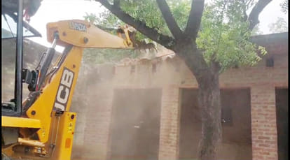 Revenue team demolished illegal shops in Rohan