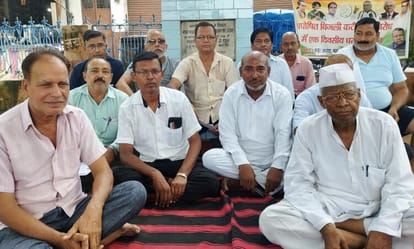 Congressmen got angry over power cut in Ujhani
