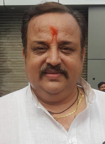 As soon as the evening falls, the work of electricity is done ... 10,000 people sweat