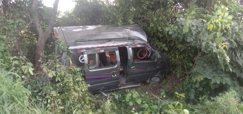 Uncontrolled car overturned, seven injured including two women