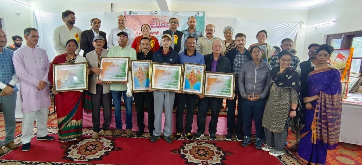 Relatives of freedom fighters honored