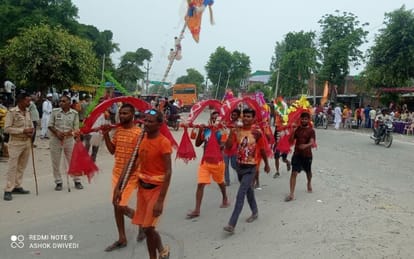 Groups of kanwariyas came out, administration lost their sweat in handling the system