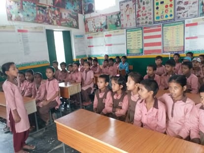 Poem singing competition in primary school Tera