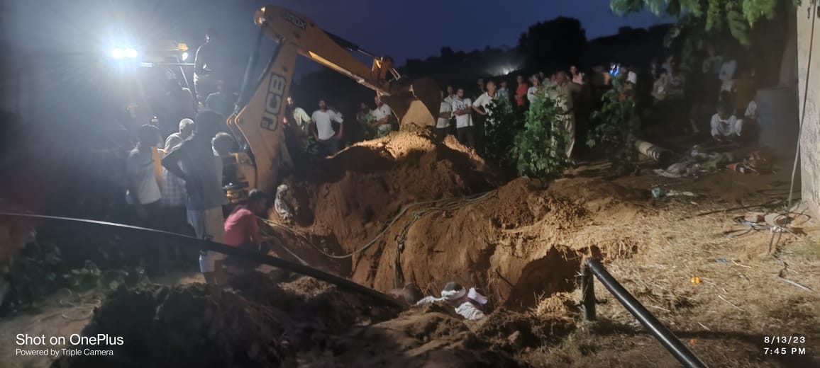Man fell into borewell built in farm, pulled out by JCB