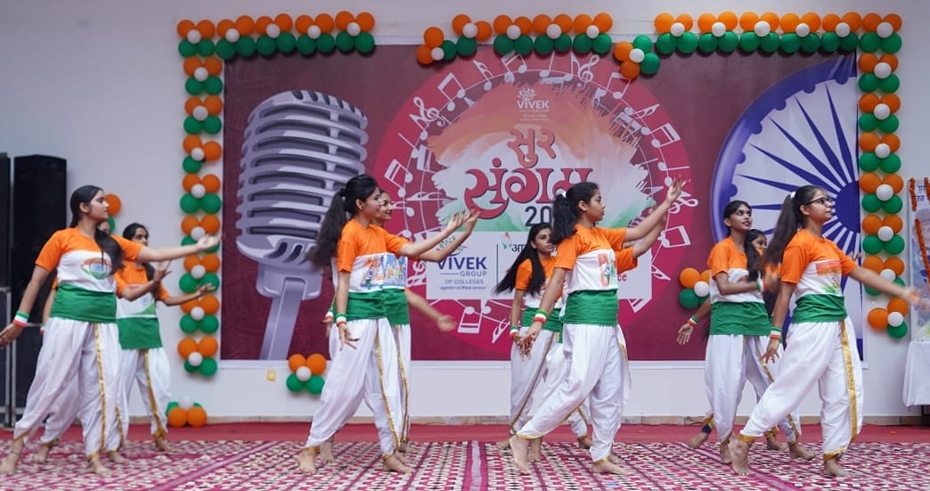 Tribute to the martyrs with patriotic songs