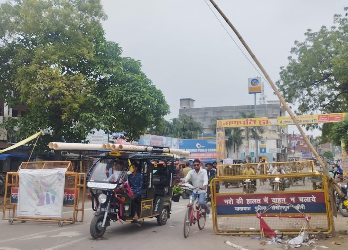 Ban on heavy vehicles, e-rickshaws kept coming and going
