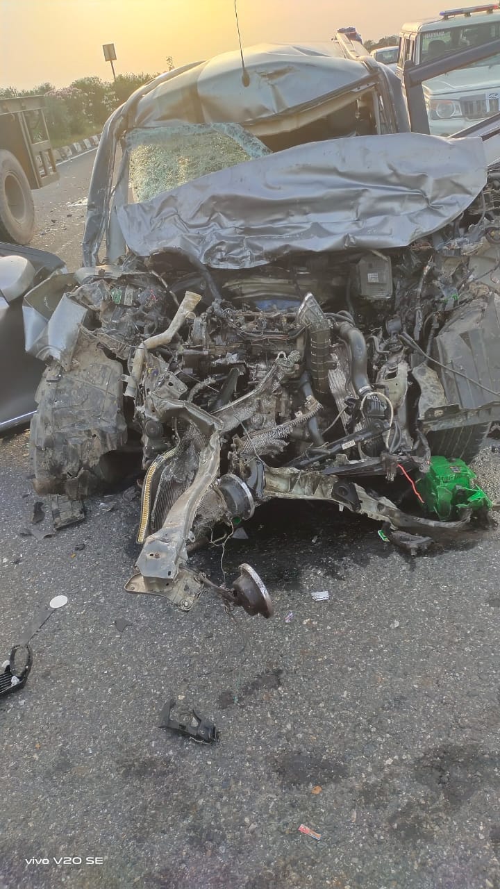 Two killed, including a soldier, four injured in a canter-car collision