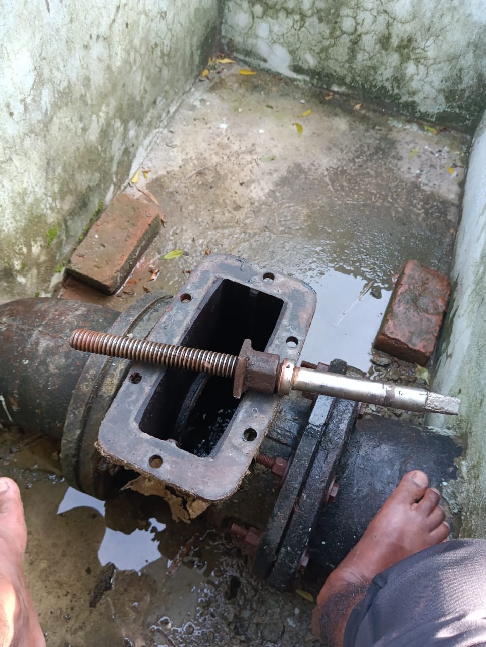 Water crisis in front of eight thousand people