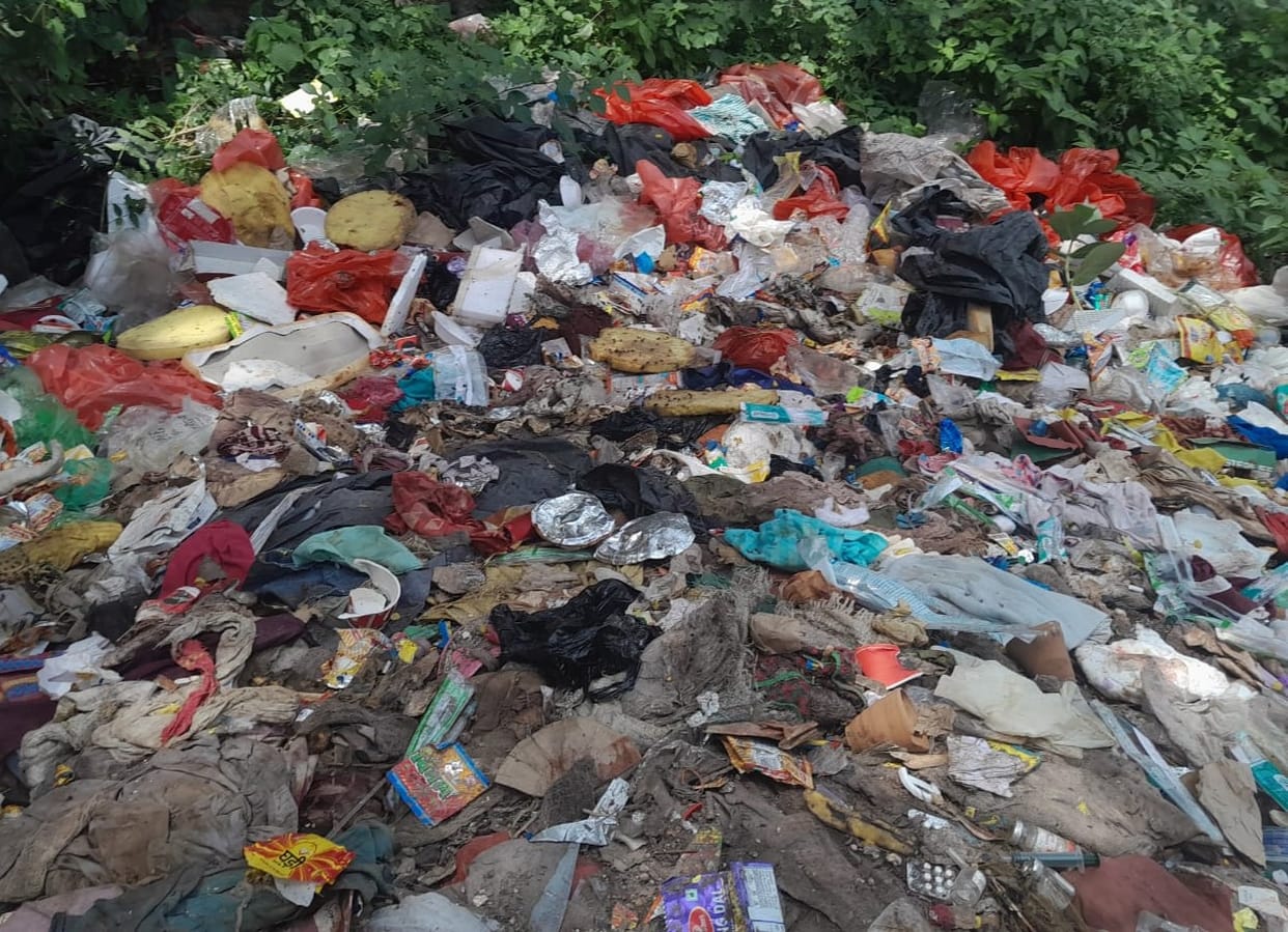 Disposal of medical waste in the open in the district hospital