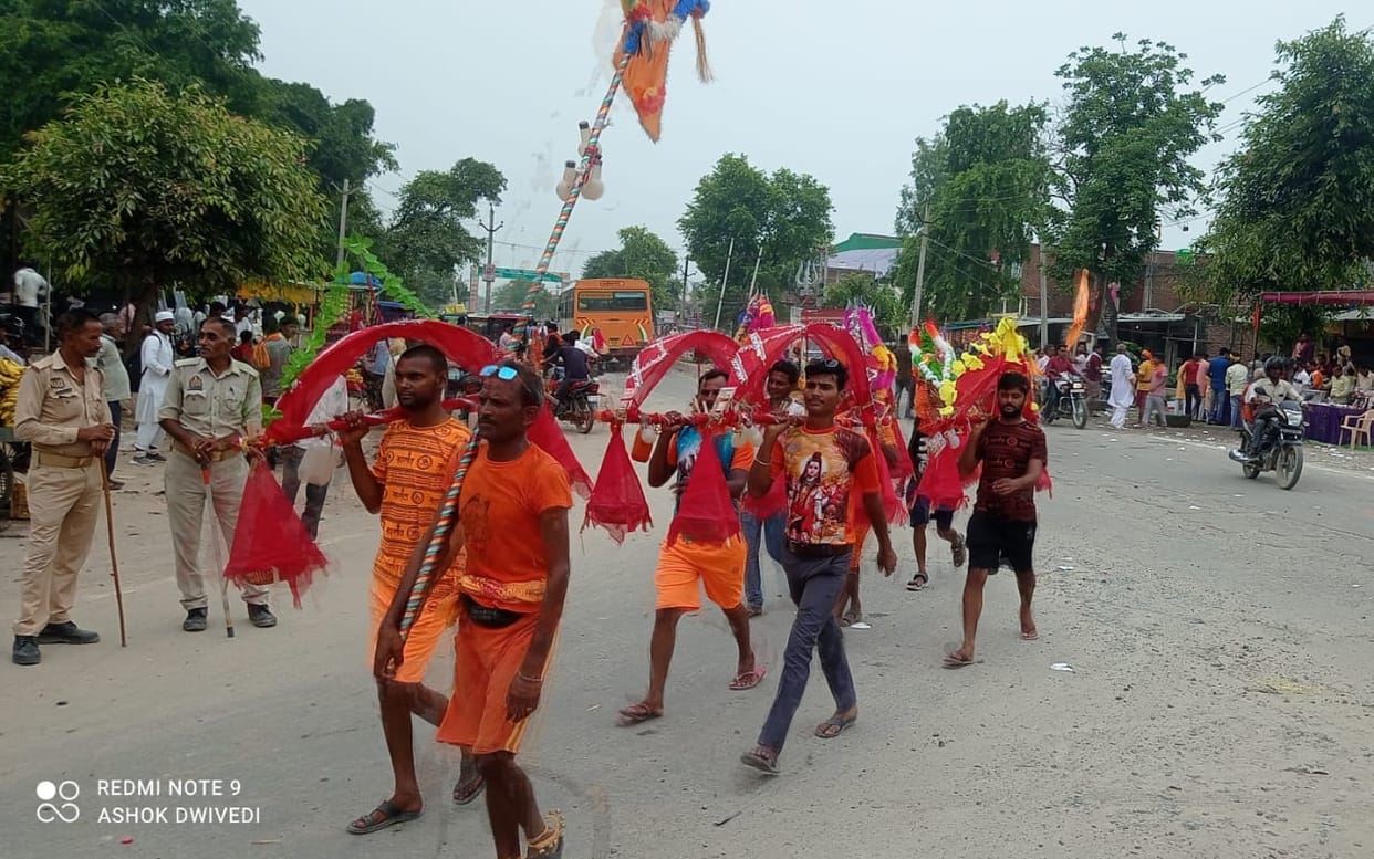 Groups of kanwariyas came out, administration lost their sweat in handling the system