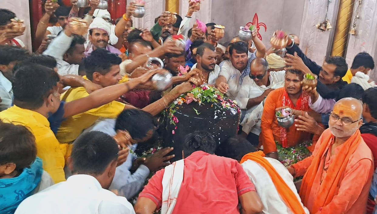 Two lakh devotees performed Jalabhishek of Mahadev