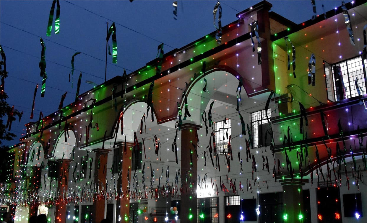 The whole city decorated with tricolor, police alert