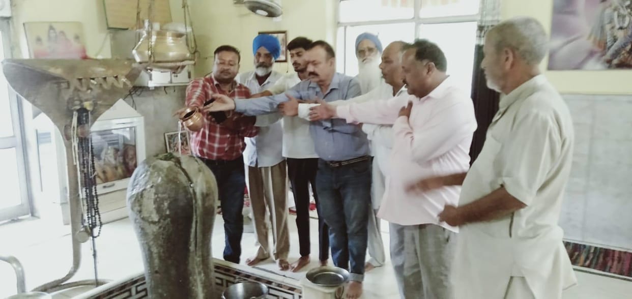 people worship of lord shiva on 6th mondy of savan