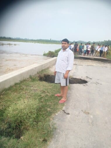 Bisalpur-Haropatti road cut off from Deoha river, traffic closed