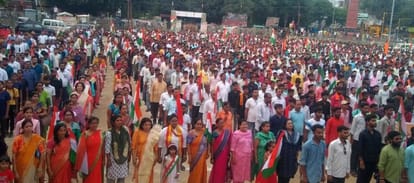 The youth sang the national anthem together
