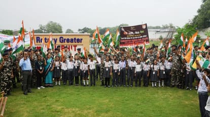 SSB jawans did flag march in the market