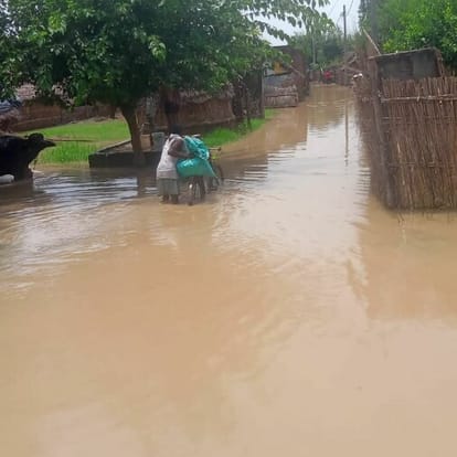 People living on the embankment started having to eat