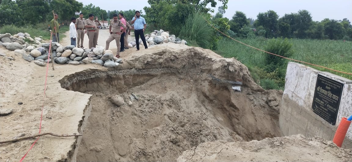 Walls will be built on both sides to stop traffic on Bhanga Mohammadganj bridge