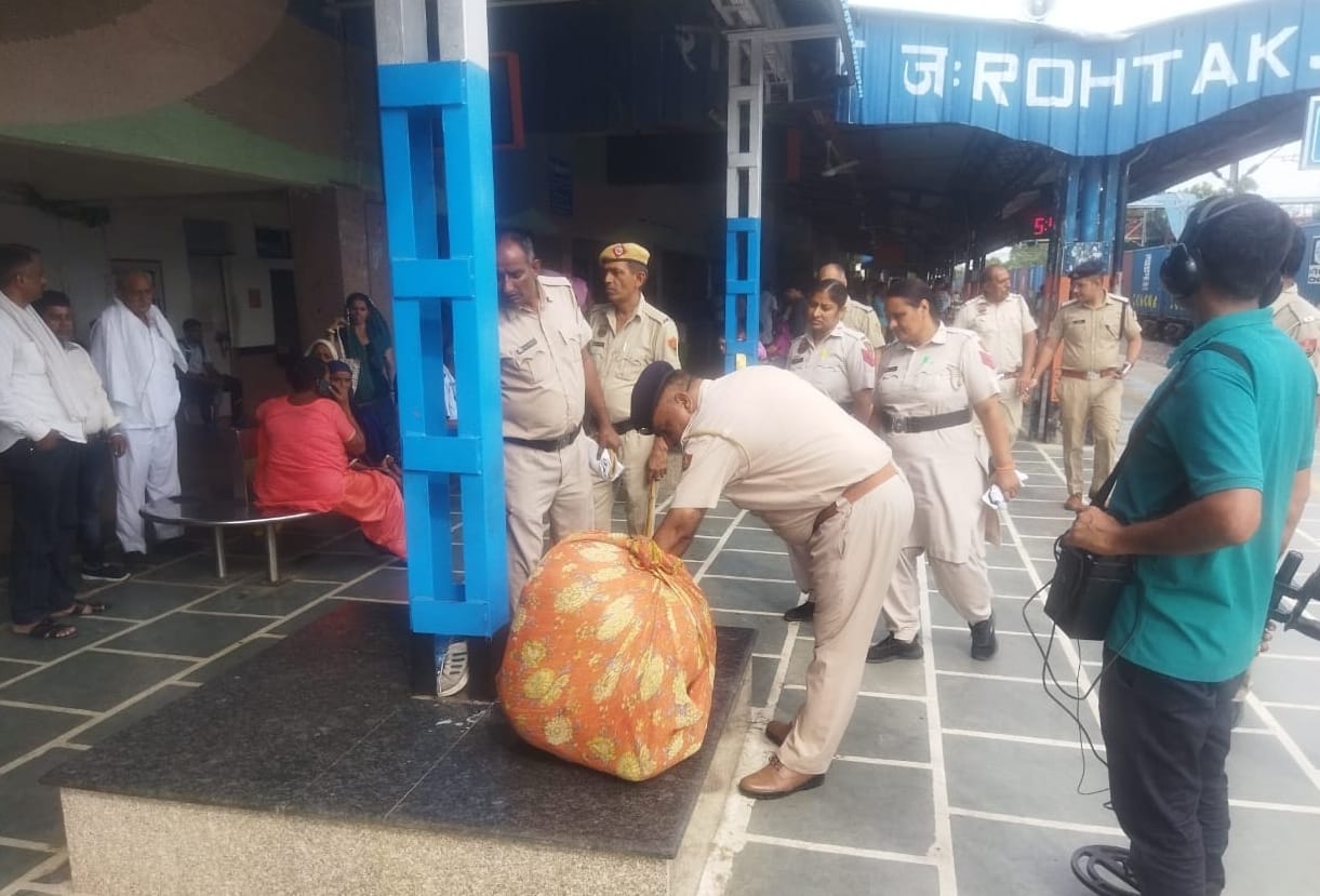 800 policemen will be deployed in security, Governor Bandaru Dattatreya will hoist the flag