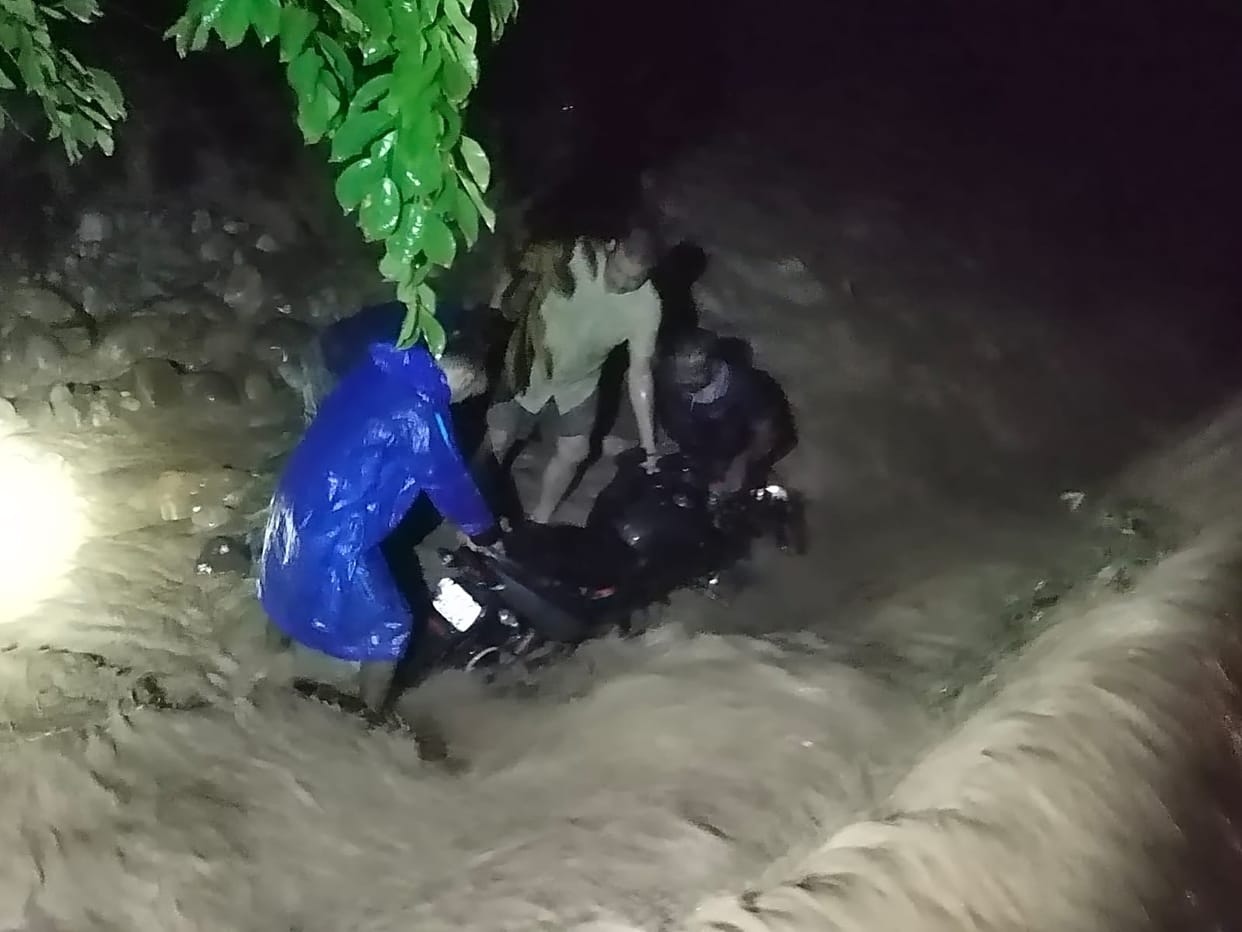 Two youths riding a bike were swept away in the rainy drain