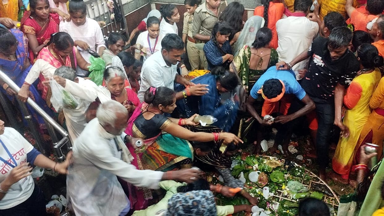 Chhoti Kashi echoed with the chants of Har Har Mahadev