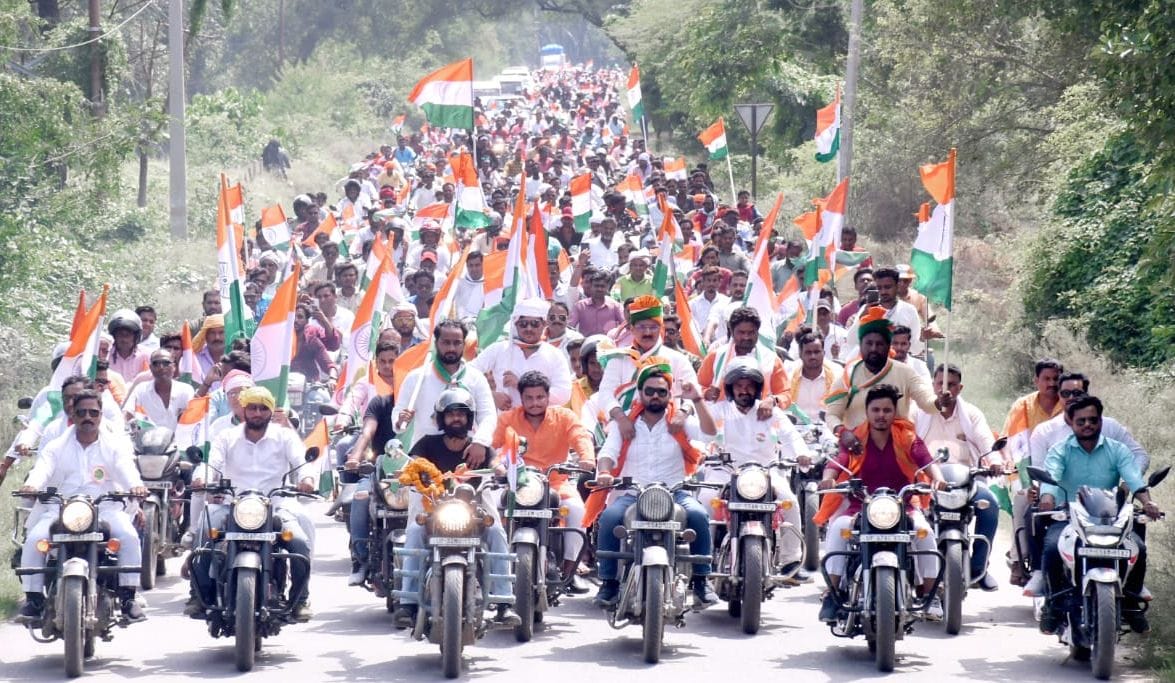 Tricolor hoisted with pride, youth took out Tiranga Yatra